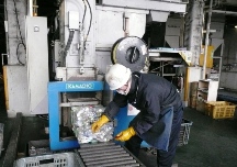 ペットボトル圧縮梱包機