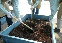 土混ぜ作業